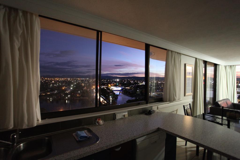 Anacapri Holiday Resort Apartments Surfers Paradise Exterior foto